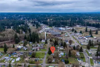 Ideal location with easy access to shopping, dining, and services