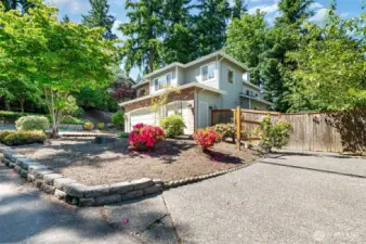 Additional parking in extra driveway