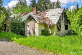 Primary house - needs to be removed