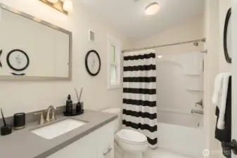 Upstairs Bathroom VR