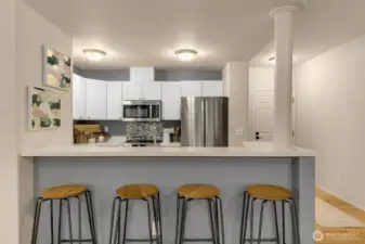 Additional seating for 4 and the kitchen counter.