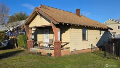 Great front porch for enjoying the sunsets