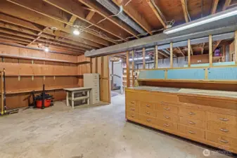 who doesn't love having a extra large shop?  OMG!  this is a dream come true!