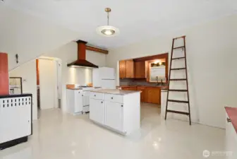 The open and spacious kitchen layout offers multi-functional space and storage options, while making entertaining or cooking effortless.