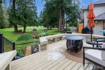 Newer TREX deck/benchs/railing (2021) looking out to unobstructed golf course view.