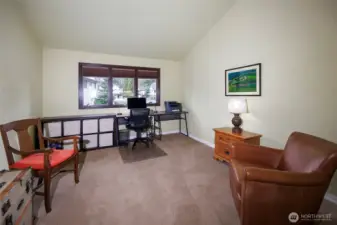 2nd bedroom being used as oddice/den or use as 2nd primary suite w/full bathroom