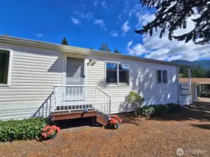 Welcoming front entry to this single-level manufactured home near Lake Samish, offering low-maintenance living in a peaceful 55+ community