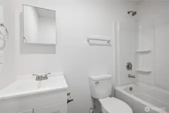 Downstairs Right Side Unit Full Bath