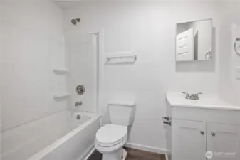 Downstairs Left Side Unit Full Bath