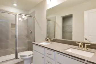 Dual sink in master bedroom