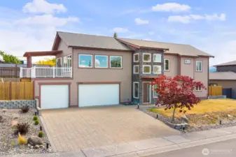 2612 Birch St - New Construction, Perfect Location!