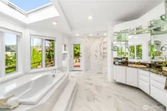 Crisp primary bathroom.