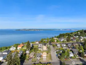 Super close to desirable Poiont Ruston area!