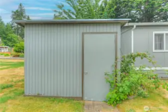 Additional garden shed.