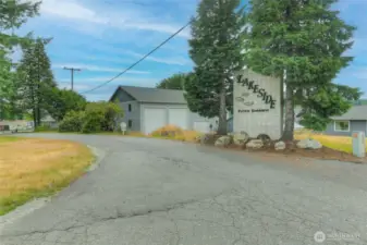 Welcome Home to the Lakeside community!