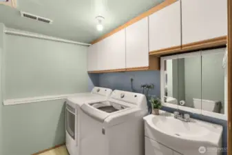 laundry (downstairs)
