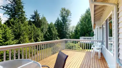 Spacious deck!