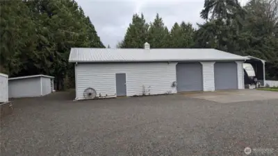 Tons of parking and turn around space!