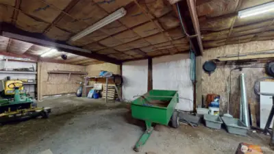 Fully enclosed lean-to area!