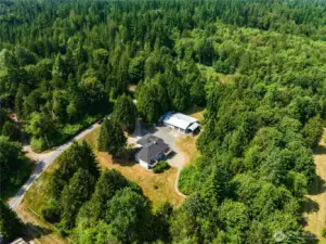 Secluded, yet convenient to Kayak boat launch and Smokey Point!