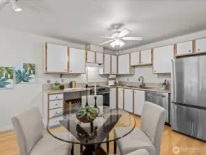 Eat-in Kitchen