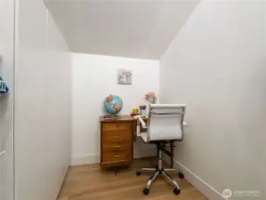 So much space. This is a storage closet but it so large it can be someone's office or craftroom.