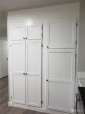 Very Spacious All New 6 Door Pantry Unit Cabinet.