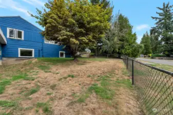 Fenced sideyard near garage