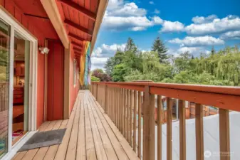 Deck off master and kitchen