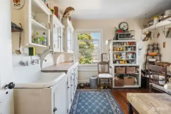 Another look at this classic looking kitchen.