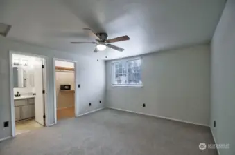 Primary bedroom with ensuite and walk-in closet