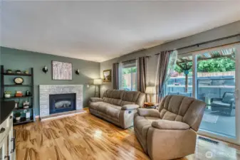 Natural gas fireplace