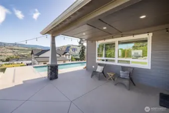 Large outdoor entertaining space