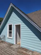 2nd bedroom entry.