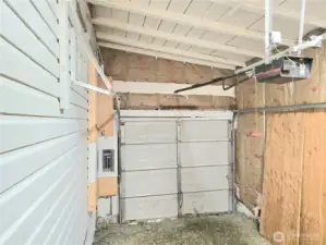 Small 1 car garage.