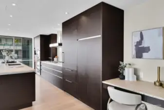 Built-in desk and kitchen in Unit 1206
