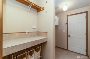 Laundryroom with storage and W/D hook-up