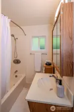 Main level full bath