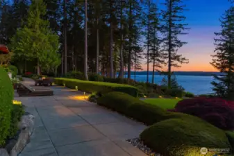 Sunset doesn't get any better than this! Warm summer nights, stargaze into the western sky and enjoy fun conversations on this spacious patio.