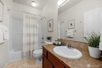 Main Bathroom / Full Bath