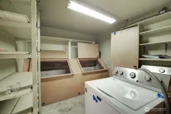 LAUDNRY ROOM STORAGE BASEMENT