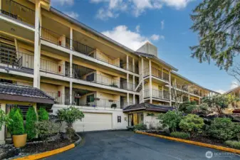 2 garage parking spots! + Storage