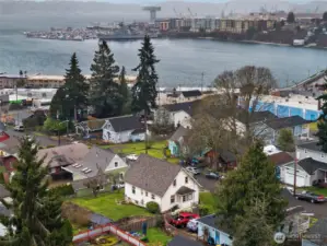 Walking distance to the Bremerton/Seattle ferry - ferries.