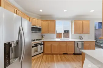 Gas Cooktop, lots of cabinets for everything!