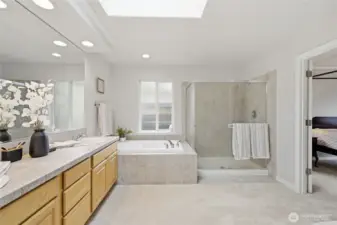 Primary En-Suite 5 Piece Bathroom