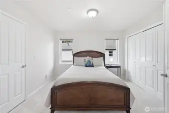 2nd Bedroom w/direct access to Full Bathroom