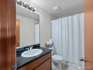 Upstairs 2nd full bathroom