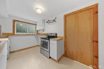 Downstairs 2nd kitchen~