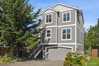 Oversized 740sf garage