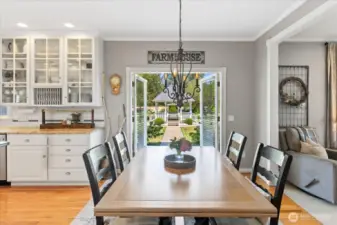 Kitchen w/eating space overlooking Gazebo
